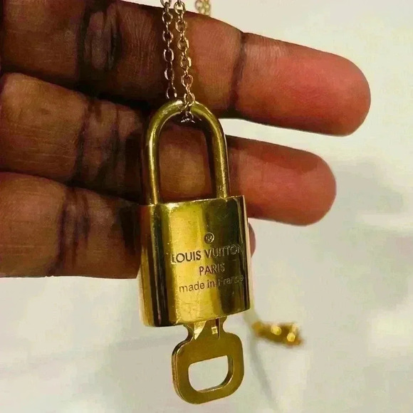 LV Lock and Key #332 - Picture 3 of 5